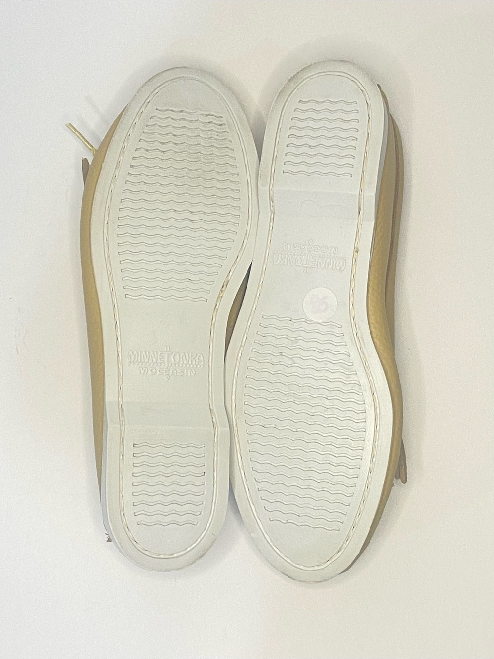 EUC Minnetonka Thunderbird Animikii Hardsole Moccasins Natural Leather Size 9 - Picture 9 of 9